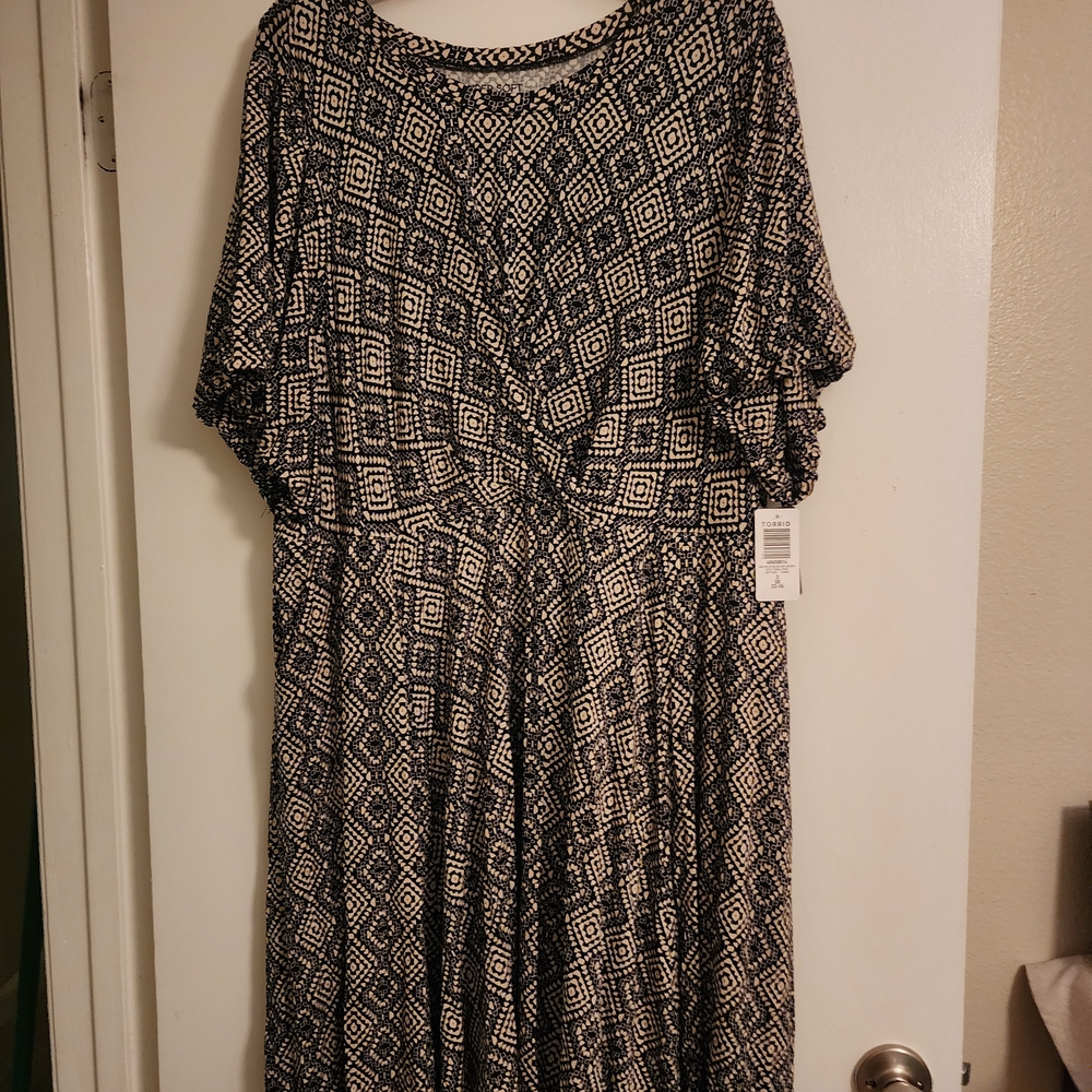 Torrid Black and White Patterned Long Sleeve Dress